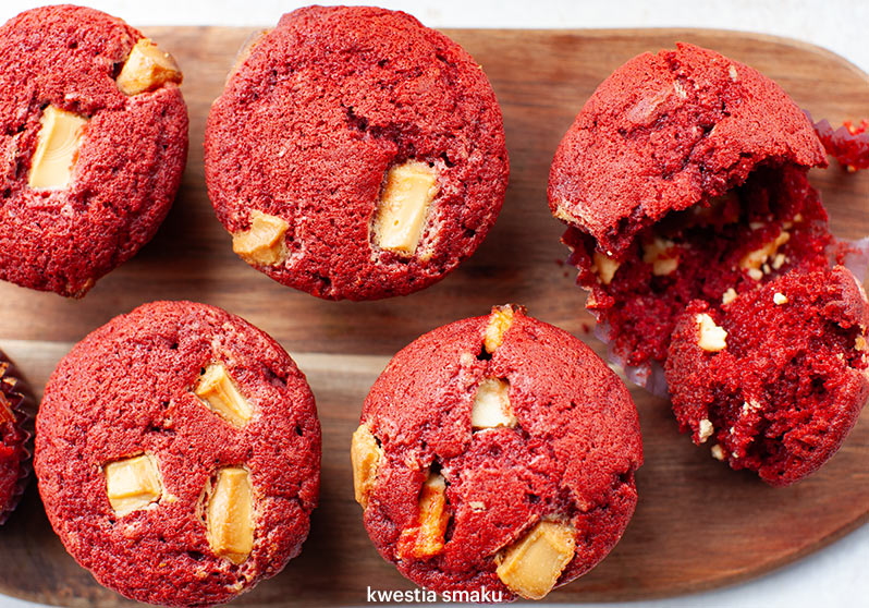 Muffinki Red velvet z białą czekoladą