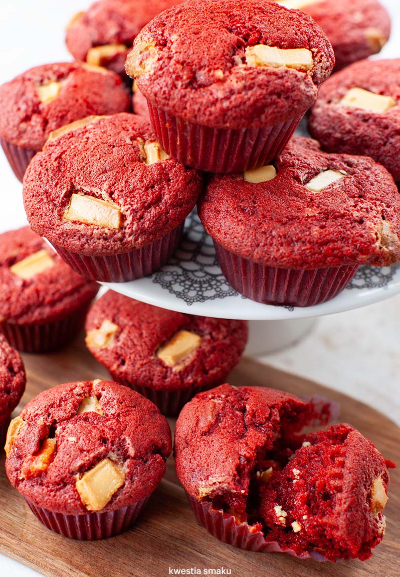 Muffinki Red velvet z białą czekoladą