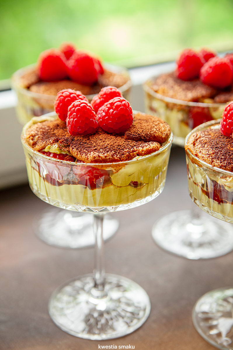 Pistacjowe tiramisu z malinami